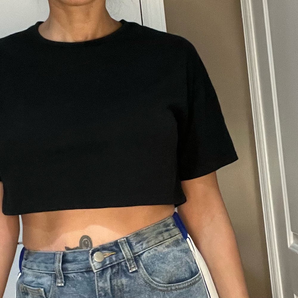 Forever 21 Classic Black Crop Top
